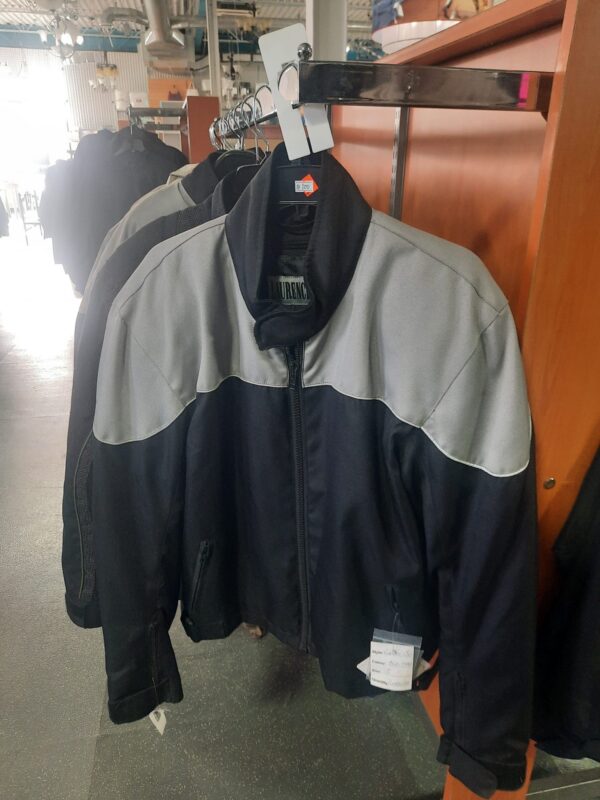 Wholesale Winter Clothing Stock – Sold by the Kilo | Second-Hand & Thrift - Image 38