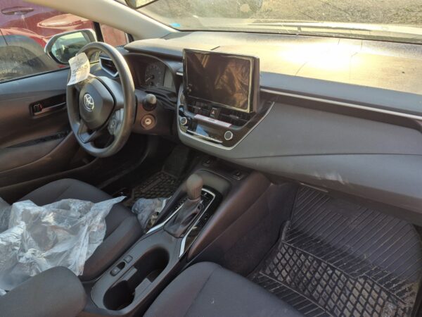 salvage-2025-toyota-corolla-infotainment-dashboard